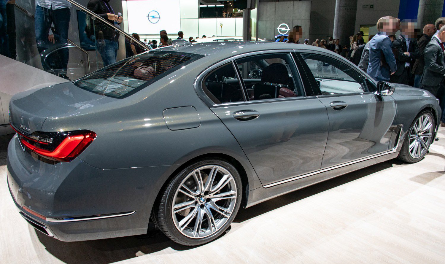 BMW 7 Series technical specifications and fuel economy